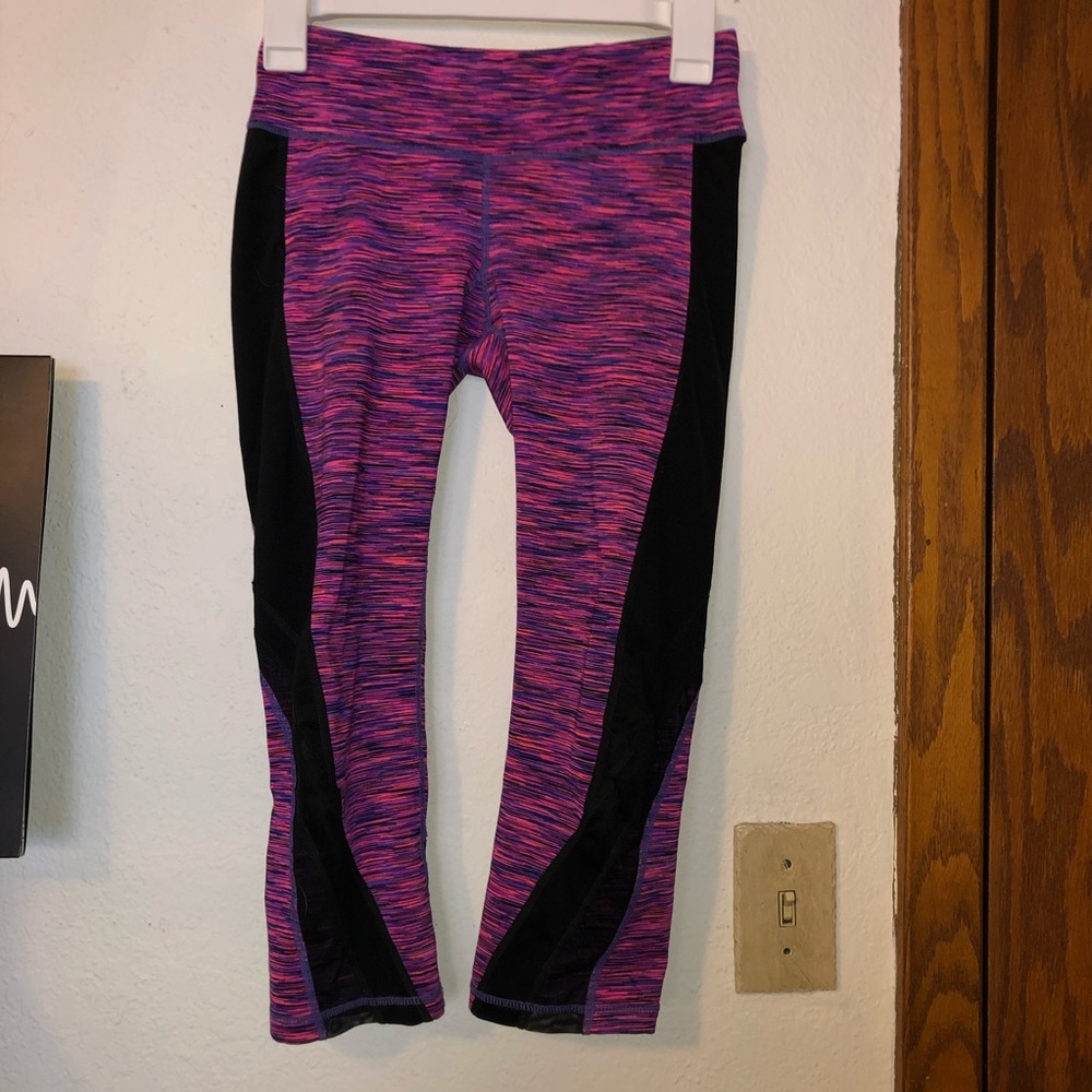 Purple / pink cropped workout leggings